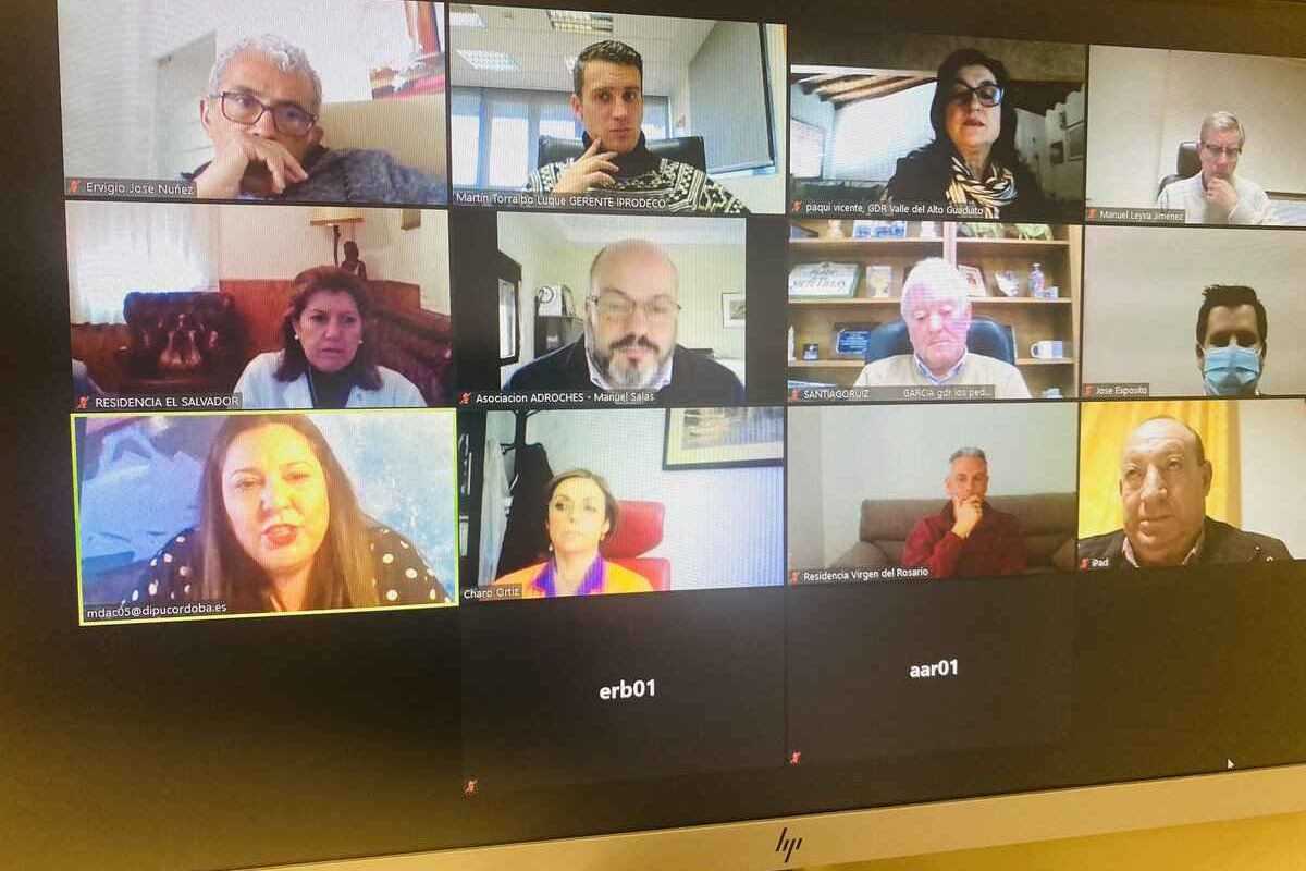 Diputación de Córdoba y los GDR Los Pedroches, Sierra Morena y  Guadiato facilitan la comunicación online de mayores de residencias con sus familias