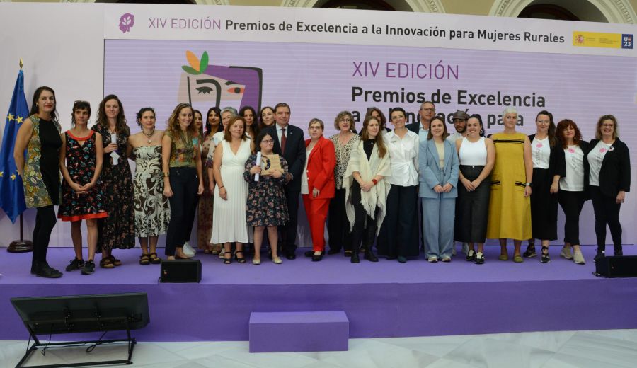 Luis Planas subraya el compromiso del Gobierno con el desarrollo de políticas para impulsar la igualdad en el medio rural
