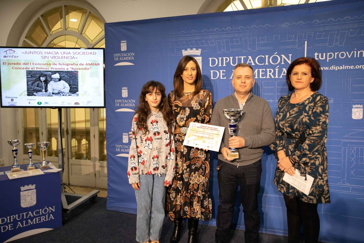 Diputación de Almería y AMFAR entregan los premios del concurso de fotografía ‘Juntos hacia una sociedad sin violencia’