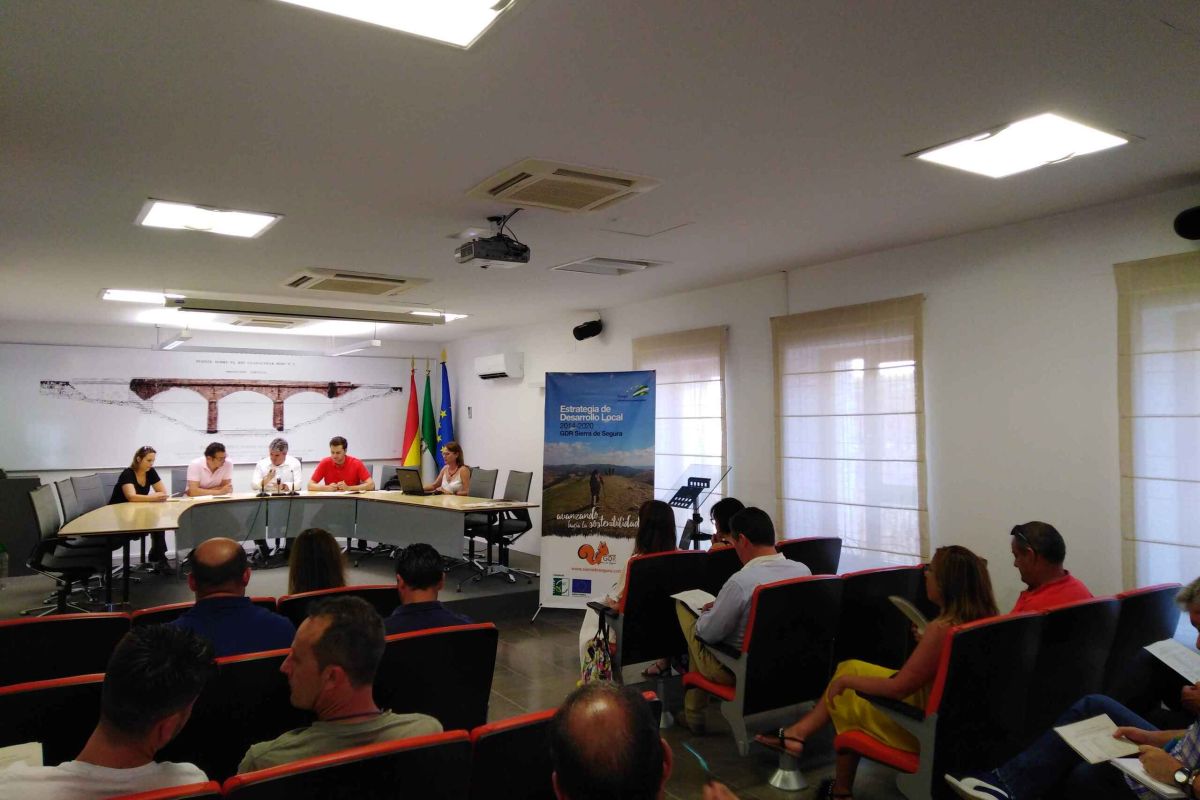 Ramón Gallego preside la nueva Junta Directiva del GDR Sierra de Segura (Jaén)