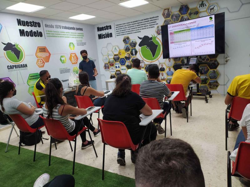 La Junta pone en marcha una nueva edición de la Escuela de Pastores con la novedad de un seminario permanente de ganadería de montaña