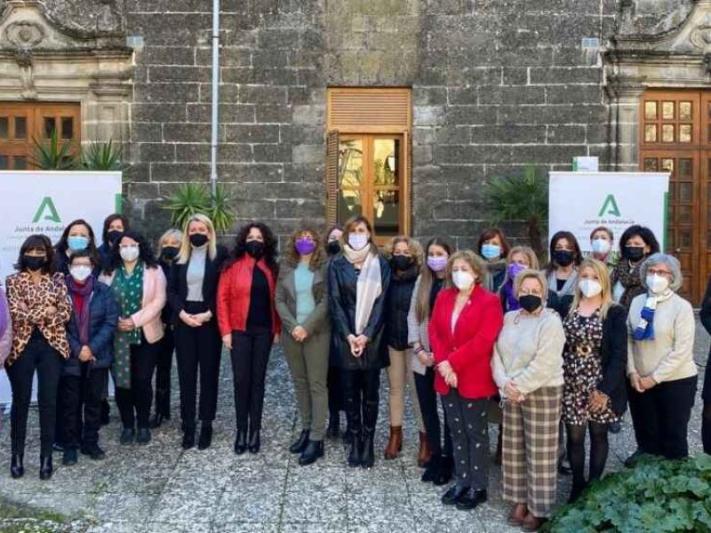 El Instituto Andaluz de la Mujer ofrece a las asociaciones de mujeres un plan formativo para la elaboración de proyectos