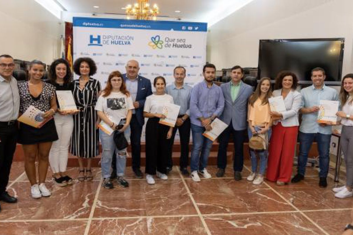 65 jóvenes reciben las becas HEBE Primera Oportunidad de Diputación de Huelva para la realización de prácticas en empresas