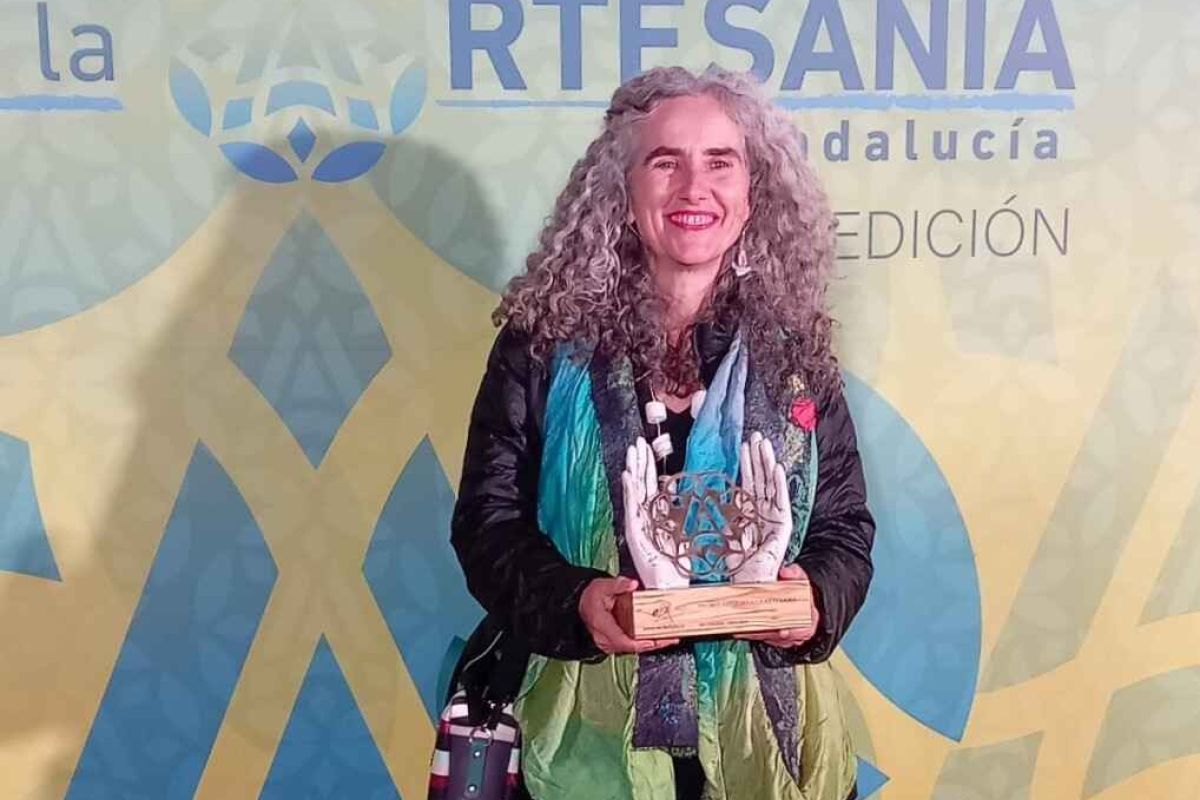 El proyecto “Artesanía del papel”, apoyado con LEADER, Premio de Artesanía de Andalucía 2024