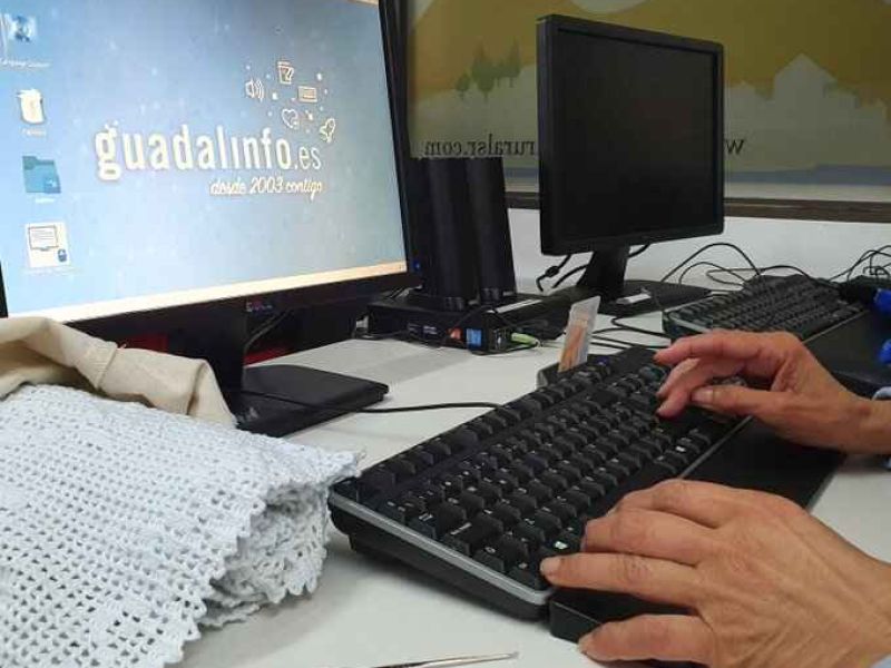 Andalucía impulsa la red Guadalinfo para fomentar el teletrabajo y fijar la población en entornos rurales