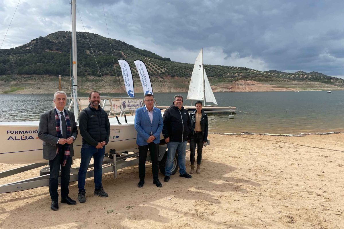 El GDR Subbética Cordobesa apoya con LEADER la práctica de la vela en el embalse de Iznájar