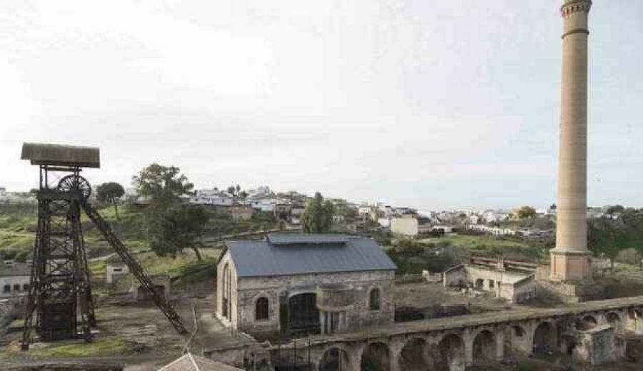 La Sevilla vaciada abre la puerta del tiempo