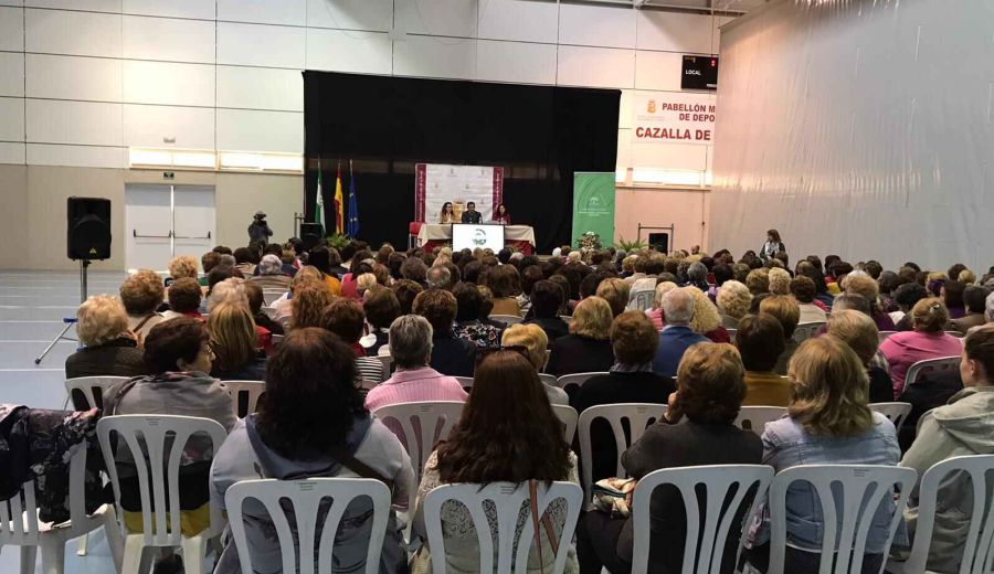 Un total de 350 mujeres rurales de la provincia se reúnen en Cazalla de la Sierra para analizar su presente y su futuro