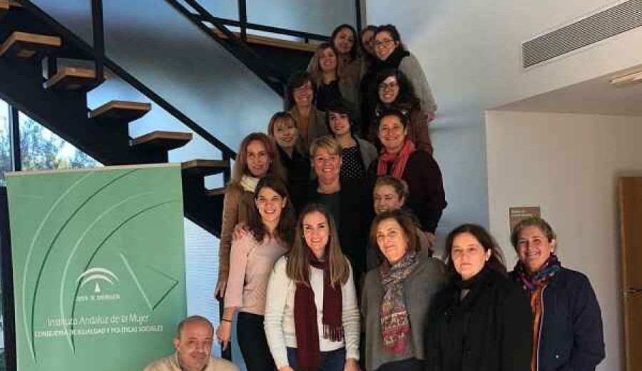 La directora del IAM participa en las jornadas para emprendedoras y empresarias ‘Sinergias’, celebradas en Pizarra