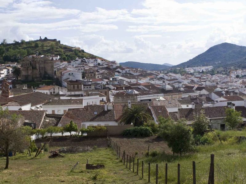 Diputación de Huelva actúa contra la despoblación en la Sierra de Aracena y Picos de Aroche con una oficina comarcal