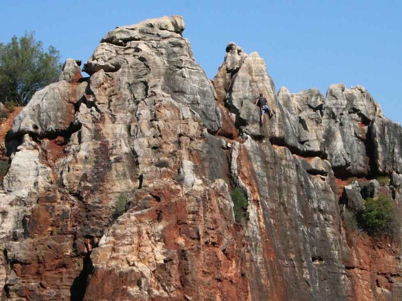El Geoturismo ofrece oportunidades para el desarrollo de las zonas rurales y contribuye a fijar la población al territorio