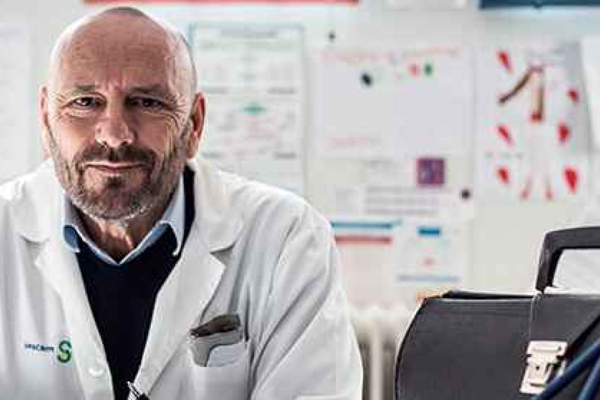 La Fundación de Estudios Rurales premia al doctor González Cabrera por su defensa de la sanidad pública rural