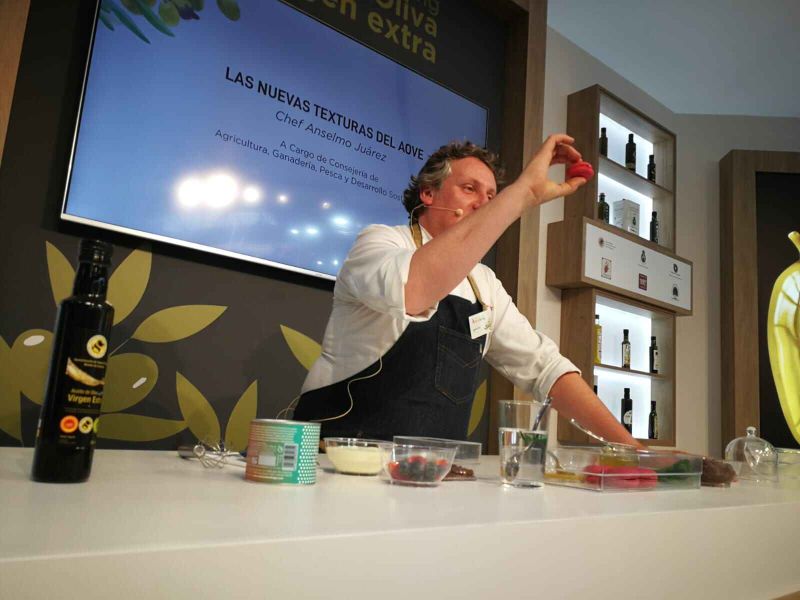 Los AOVES de Sierra Mágina y Priego de Córdoba, protagonistas culinarios en el stand de la Junta en Expoliva