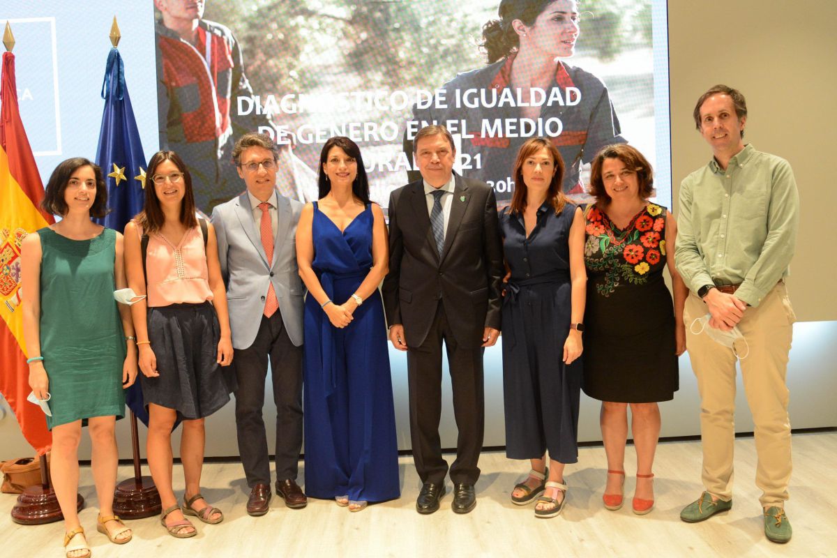 Luis Planas: Afianzar el papel de la mujer es clave para el futuro de la actividad agraria en España