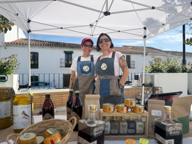Arroyomolinos de León se vuelca con la producción local y artesana de la Sierra de Huelva