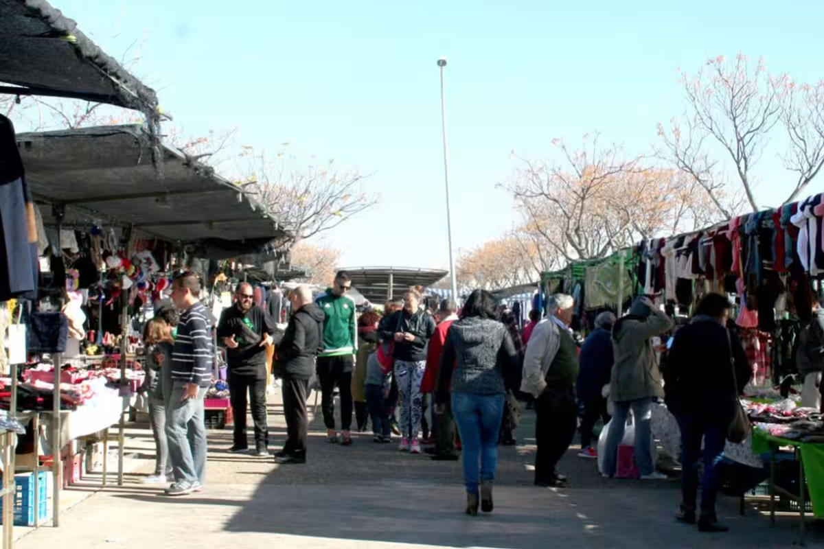 Adelquivir pide a la Junta de Andalucía medidas de apoyo al comercio ambulante afectado por las continuas lluvias