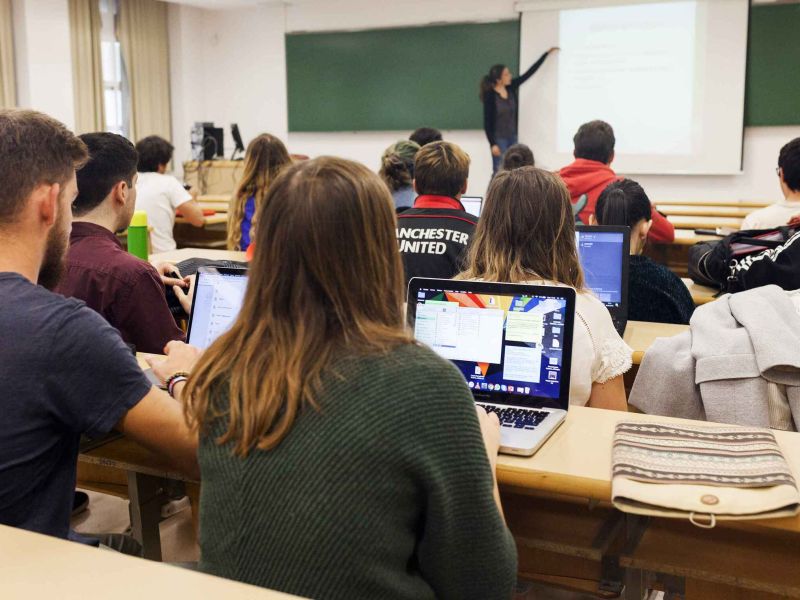 Estudiantes de la Universidad Pablo Olavide culminan un programa piloto de prácticas en centros Guadalinfo de la provincia de Sevilla