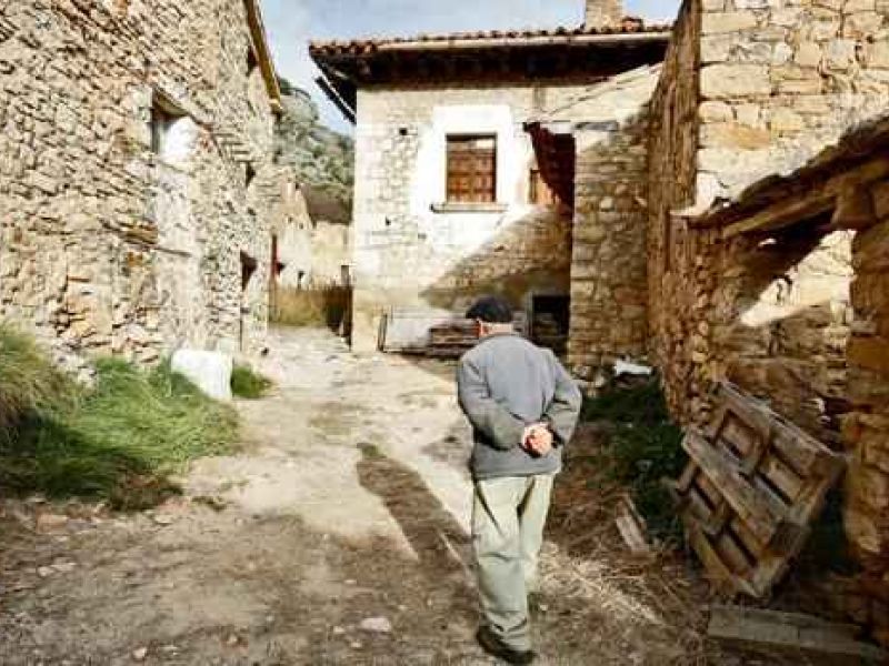 Castilla-La Mancha aprueba por unanimidad una ley «pionera» contra la despoblación