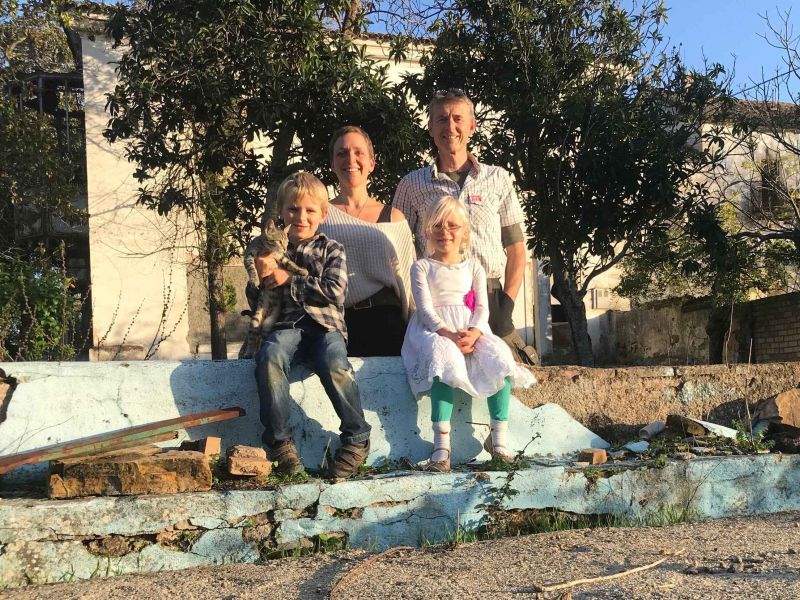 Sarah Denie, emprendedora de la Sierra Morena Sevillana: “”He descubierto lo poco que necesitamos la ciudad para divertirnos”