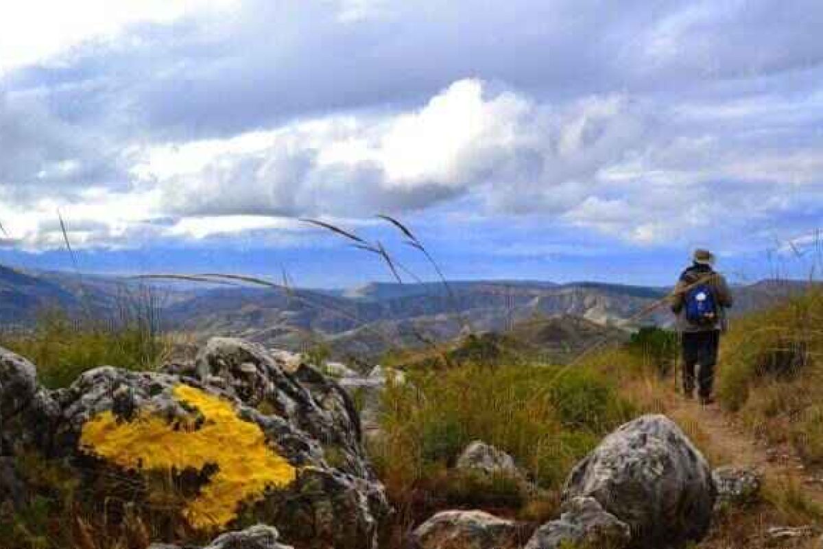 Correos elige el Arco Noreste de la Vega de Granada para promocionar el Camino Mozárabe