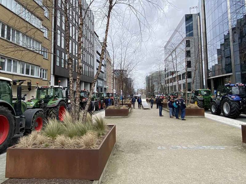 Las protestas del campo llegan hasta el centro de Bruselas en defensa de la PAC y con el respaldo de toda Europa
