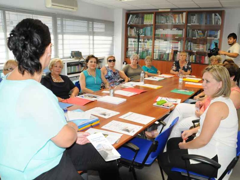 “Cuando la mujer se asienta en el mundo rural, la familia se queda”