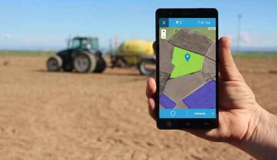 ES Andalucía: «Urge abordar la digitalización en el campo»