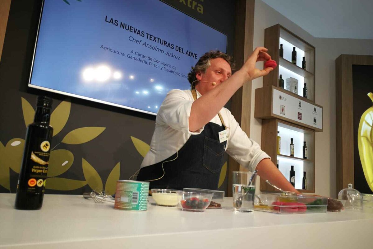 Los AOVES de Sierra Mágina y Priego de Córdoba, protagonistas culinarios en el stand de la Junta en Expoliva