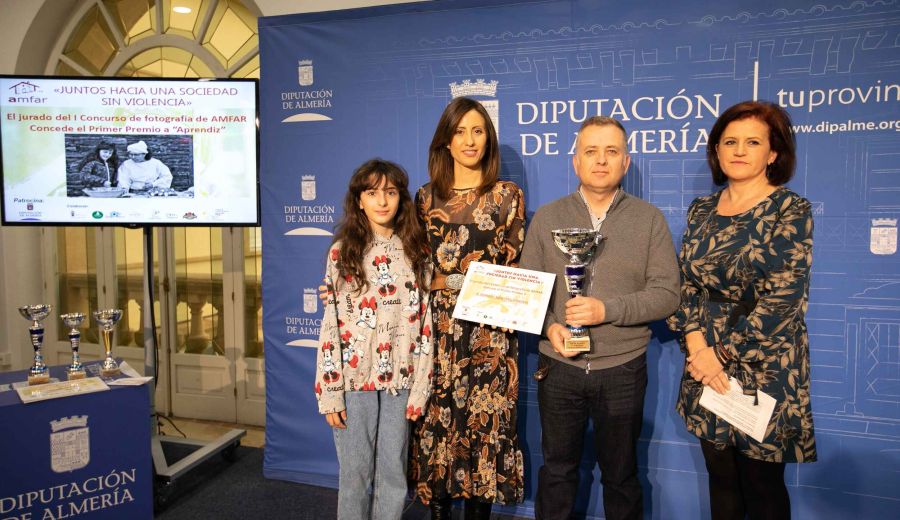 Diputación de Almería y AMFAR entregan los premios del concurso de fotografía ‘Juntos hacia una sociedad sin violencia’