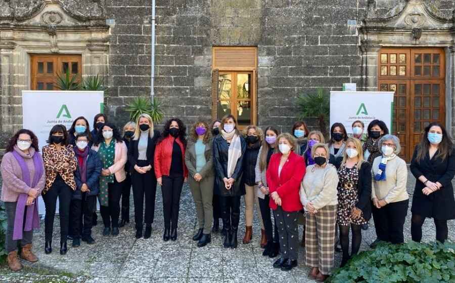 El Instituto Andaluz de la Mujer ofrece a las asociaciones de mujeres ...