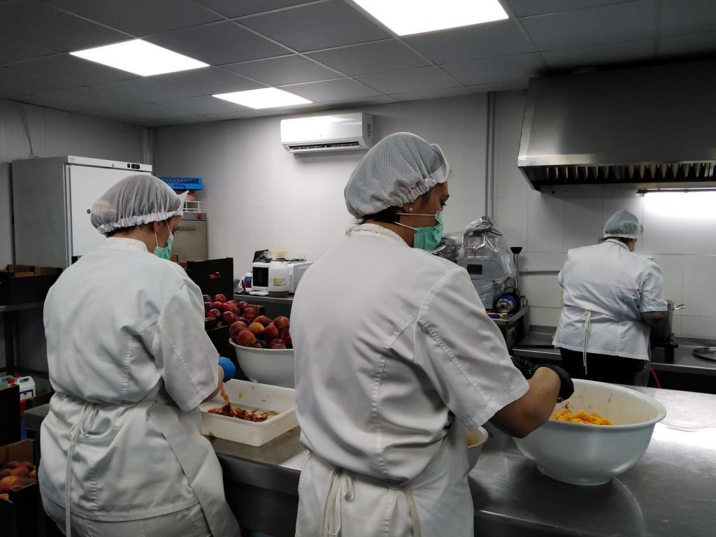 Las conservas de la Campiña de Jerez que tienen en el bote a franceses y belgas Asociación para el Desarrollo Rural de Andalucía conservas contigo obrador6