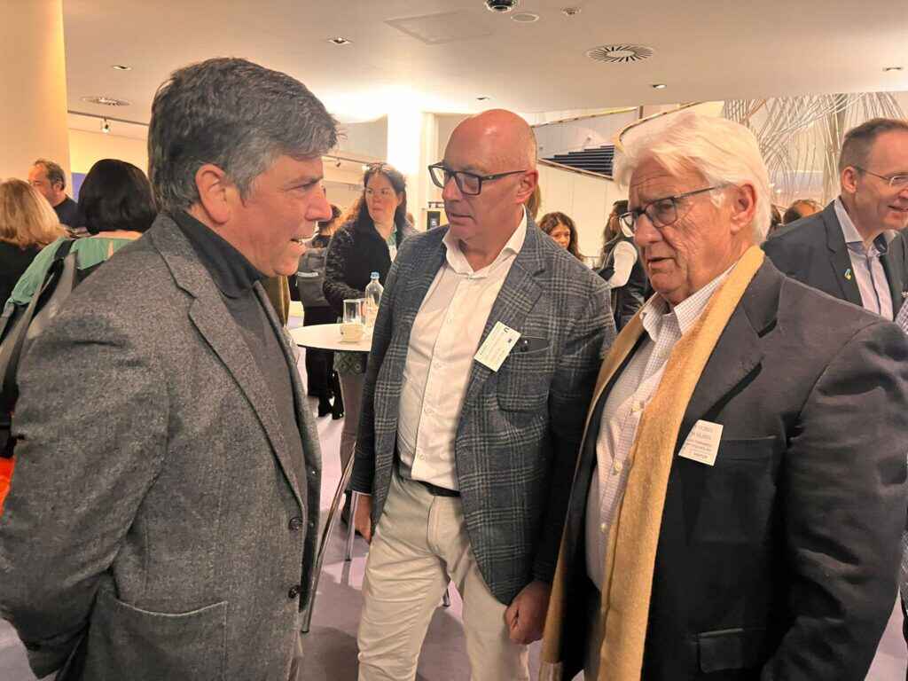 70814e03 1d7e 4b7f ad10 4aabd6e65b51