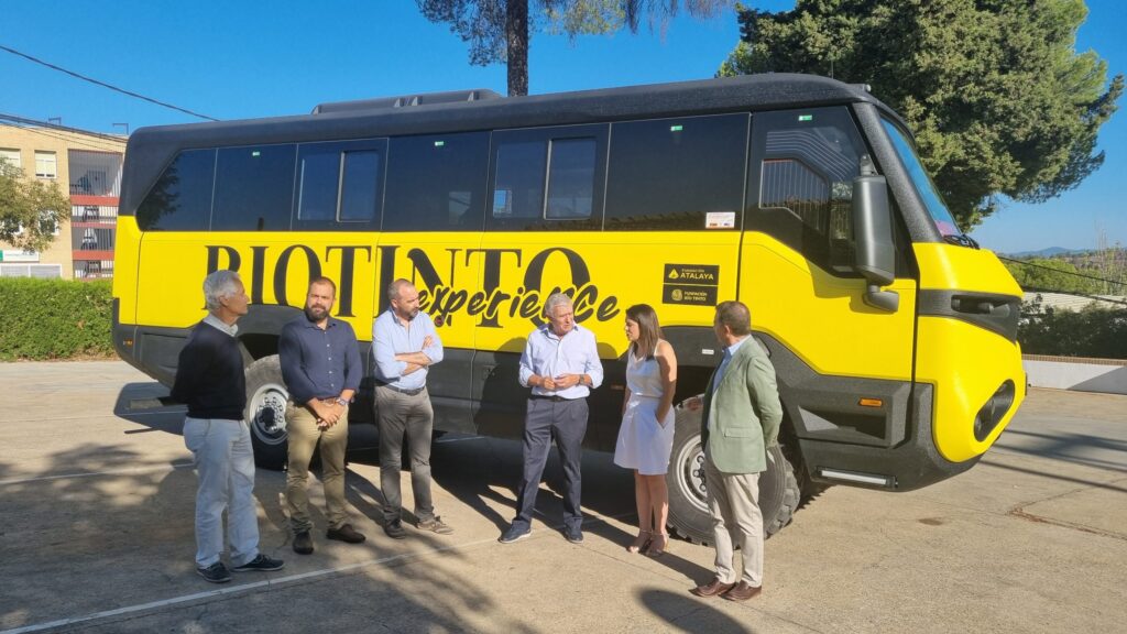 La recién estrenada ruta Riotinto Experience se presenta en Fitur 2025 Asociación para el Desarrollo Rural de Andalucía Foto presentacion 3 scaled 1